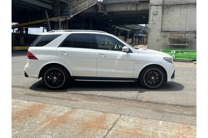 $43888 : 2017 Mercedes-Benz GLE AMG GL image 9