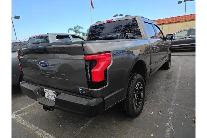 $39910 : Ford F-150 Lightning 2023 AW image 4