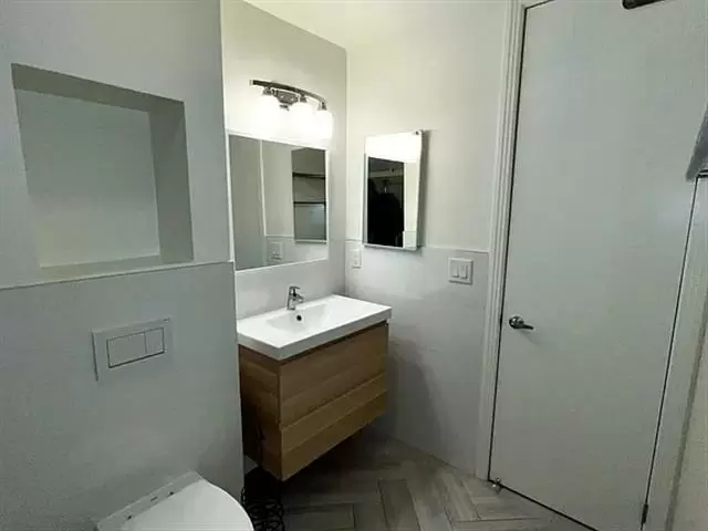 $1400 : Amazing 1 Bed 1 Bathroom image 7