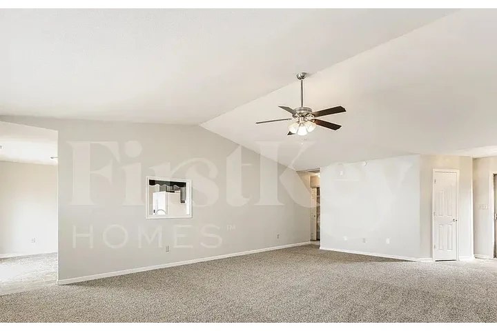 $1200 : HOUSE FOR RENT IN INDIANAPOLIS image 9