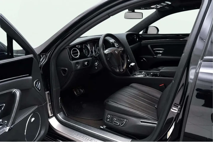 $63995 : 2016 Flying Spur image 10