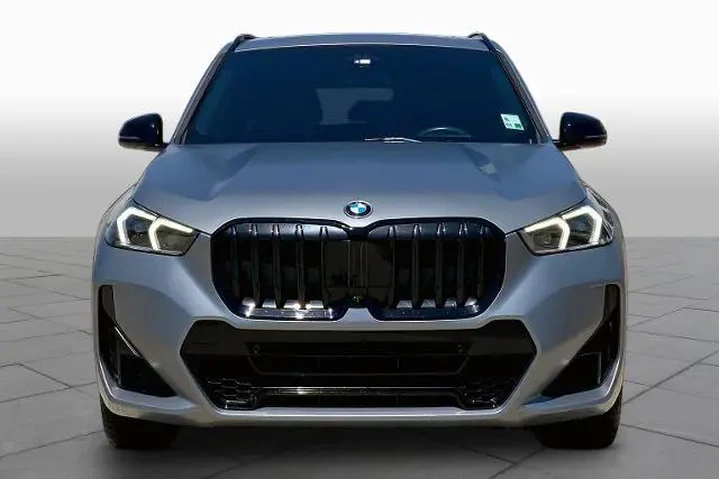 $31893 : BMW X1 2023 AWD xDrive28i 4d image 4
