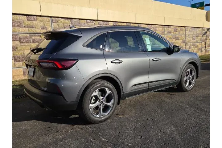 $24805 : Ford Escape 2025 ST-Line 4dr image 5