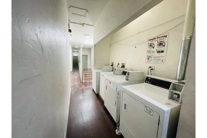 $1525 : ¡Estudio Remodelado $1,525 image 5