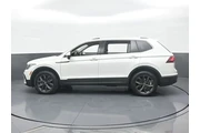 $17991 : Volkswagen Tiguan 2022 SE 4d thumbnail