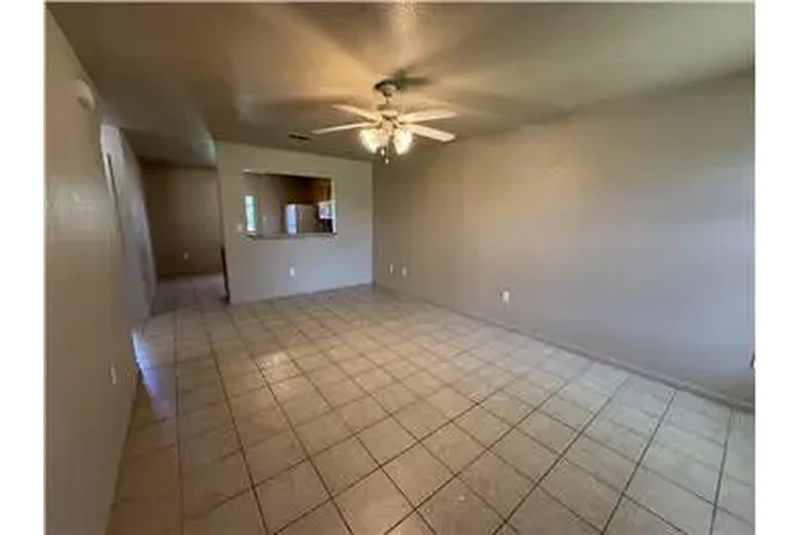 $1175 : Rental property with 3 bedro image 6