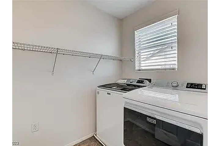 $2000 : Casa De Renta NW Las Vegas 891 image 5