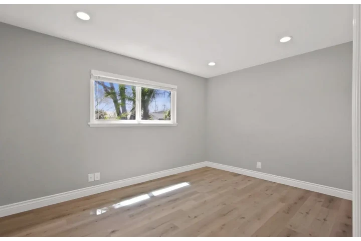 $1900 : Spacious 2 Bedrooms 2Bath Home image 6