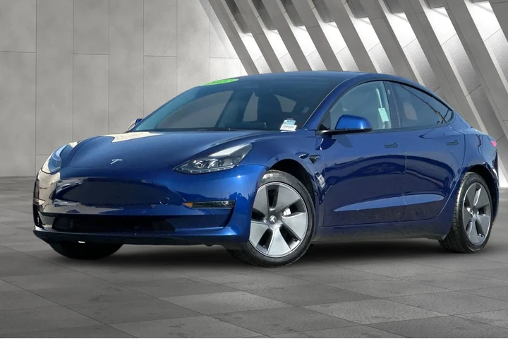 $23900 : Tesla Model 3 2022 AWD Long image 2