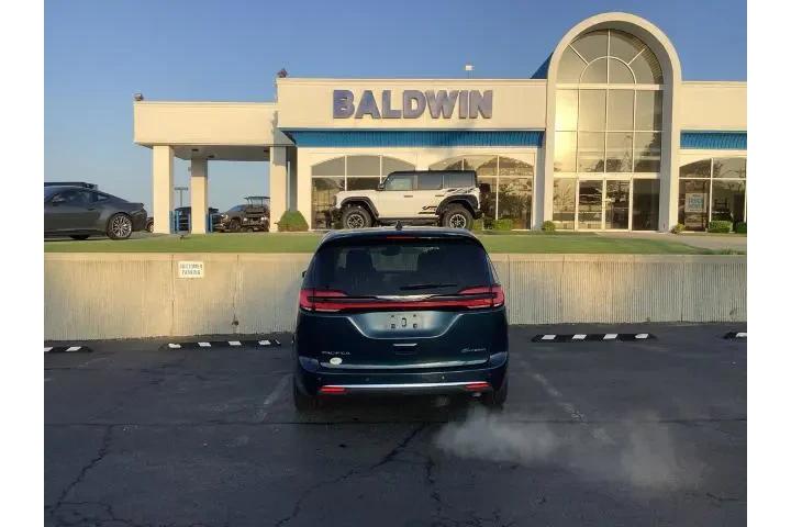 $33950 : Chrysler Pacifica Plug-In Hy image 6