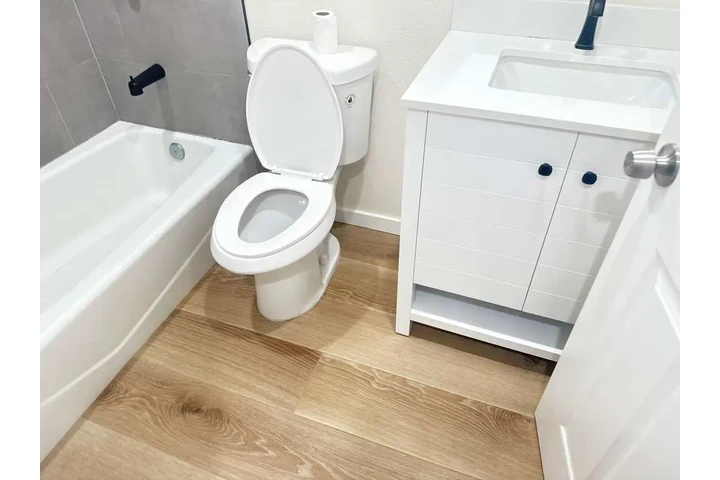 $2650 : 631 E 83rd St 90001 image 8