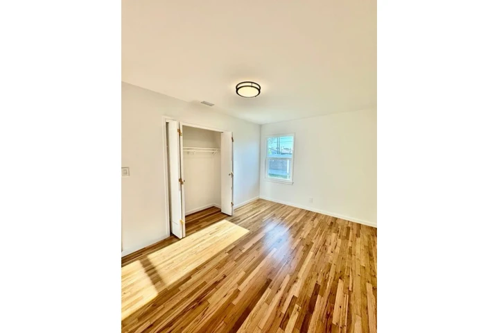 $2000 : 2 Bedroom House in Los Angeles image 7