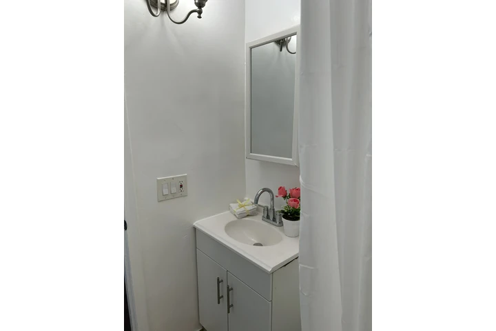 $1295 : 🏡 Estudio en Renta – Excelent image 6