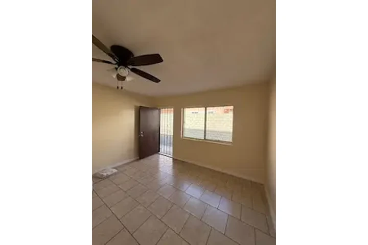$2100 : CUDAHY RENTO APTO image 4