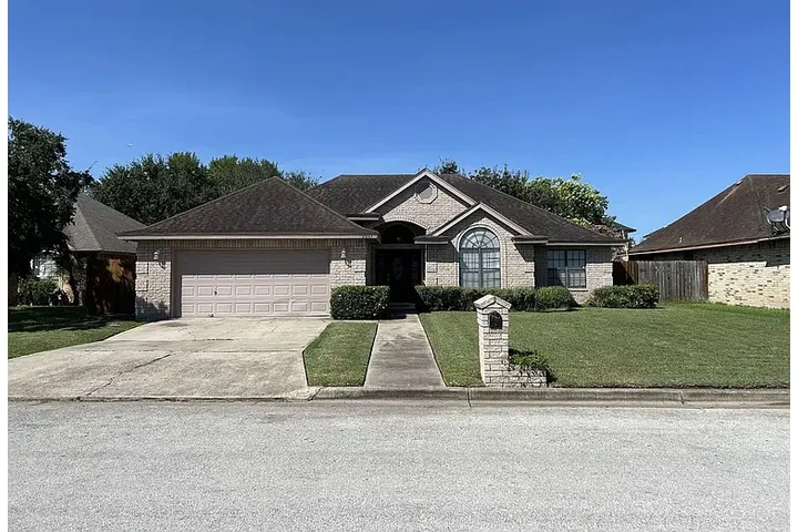 $1650 : HOUSE RENT IN BROWNSVILLE TX image 7