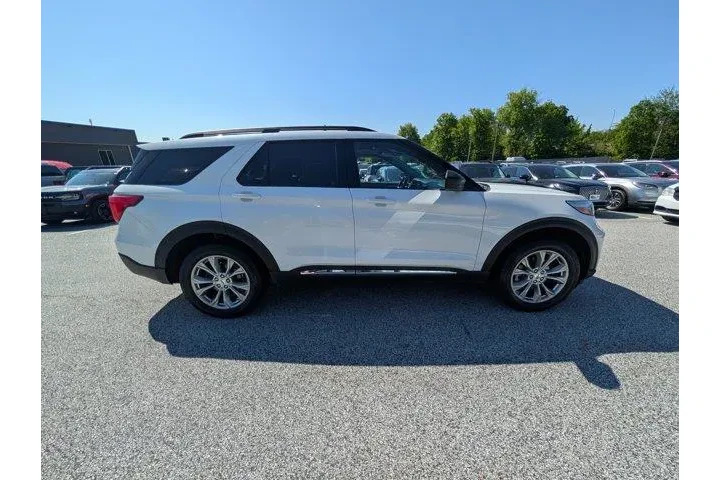 $32800 : Ford Explorer 2023 AWD XLT 4 image 7