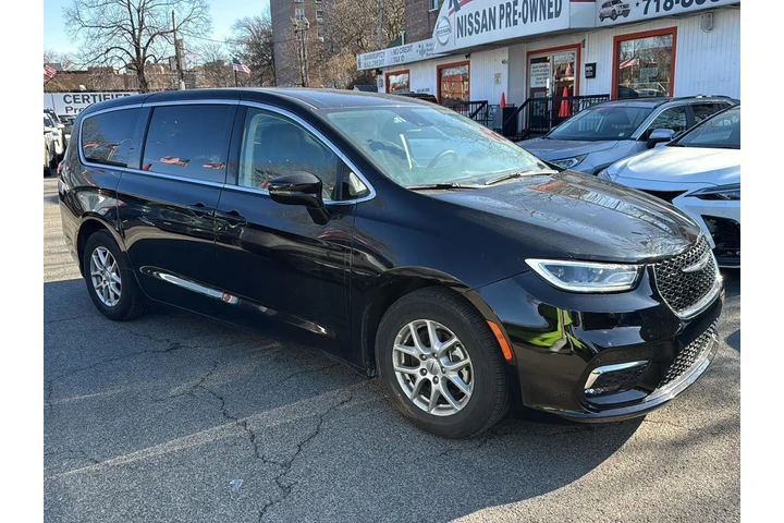 $27990 : Chrysler Pacifica 2024 Touri image 9