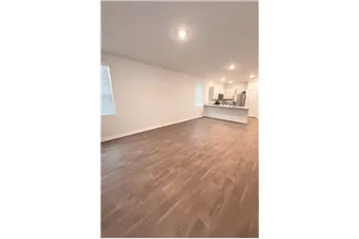 $1950 : Rental property with 4 bedro image 2