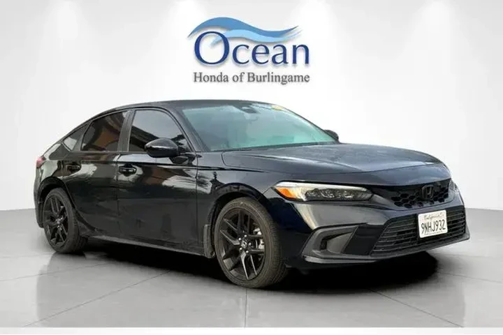 $24994 : Honda Civic 2024 LX 4dr Hatc image 2