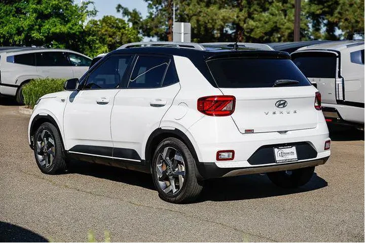 $18492 : Hyundai VENUE 2023 Limited 4 image 2