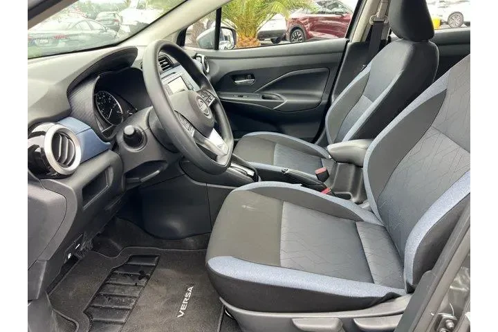 $17981 : Nissan Versa 2025 SV 4dr Sed image 9
