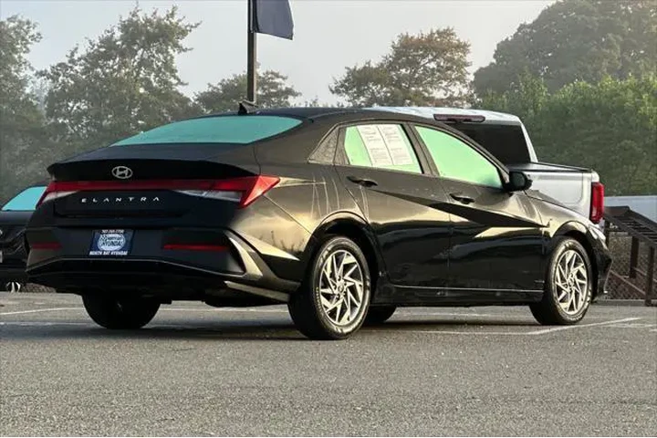 $17990 : Hyundai ELANTRA 2024 SEL 4dr image 4