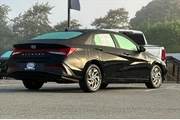 $17990 : Hyundai ELANTRA 2024 SEL 4dr thumbnail