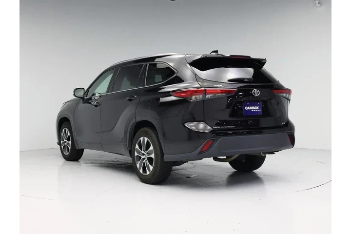 $27998 : Toyota Highlander 2021 XLE 4 image 2