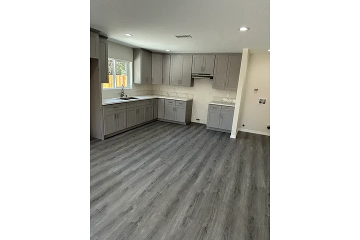 $1470 : Bell Gardens Renta Ready!! image 3