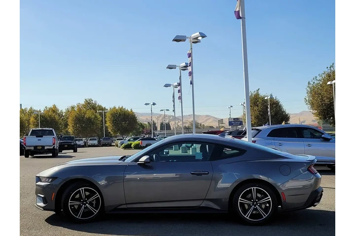 $31500 : Ford Mustang 2024 EcoBoost 2 image 6