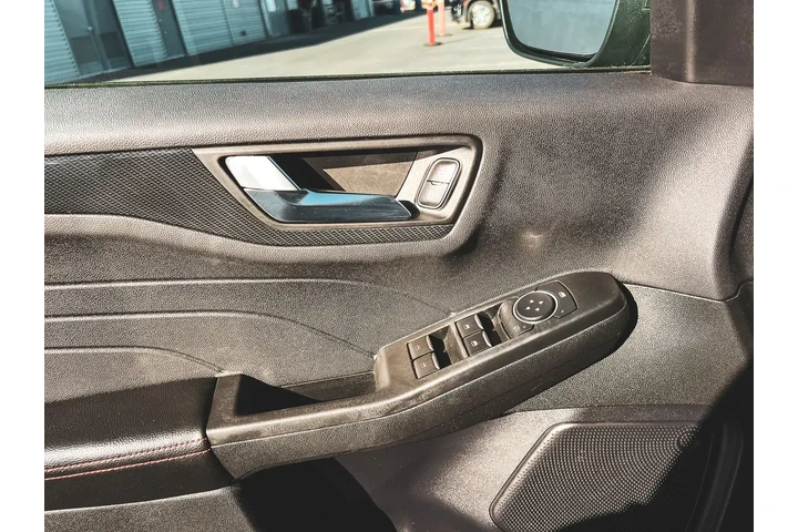 $22998 : Ford Escape 2023 AWD ST-Line image 9