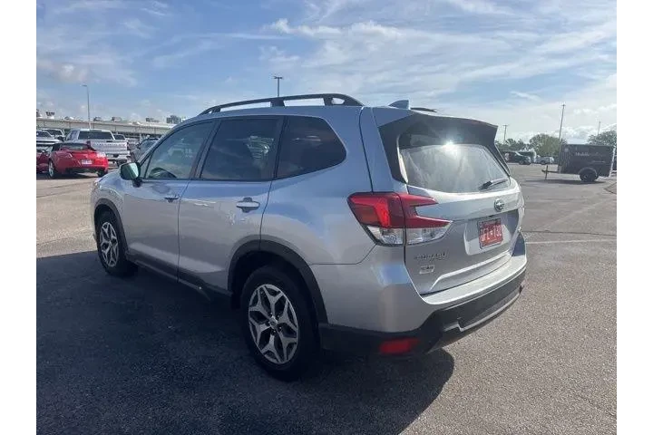 $24982 : Subaru Forester 2022 AWD Pre image 5