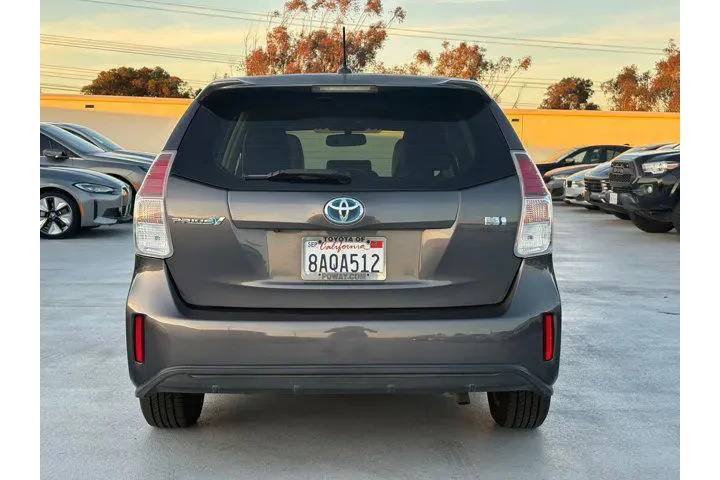$15080 : Toyota Prius v 2017 Four 4dr image 6