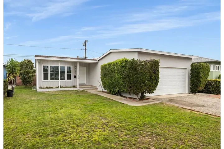 $1530 : FOR LEASE W 227th St, Torrance image 2