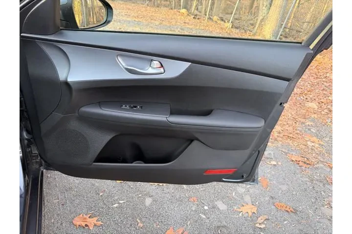 $16999 : Kia Forte 2023 LXS 4dr Sedan image 9