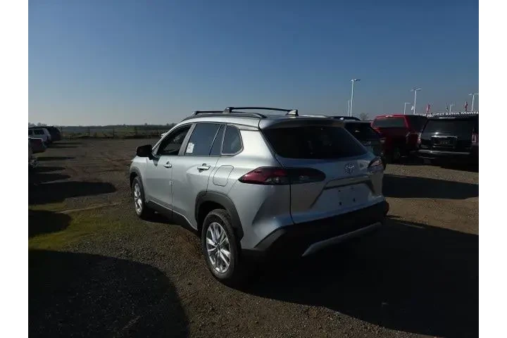 $33900 : Toyota Corolla Cross 2026 LE image 4