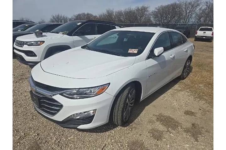 $21339 : Chevrolet Malibu 2024 LT 4dr image 1