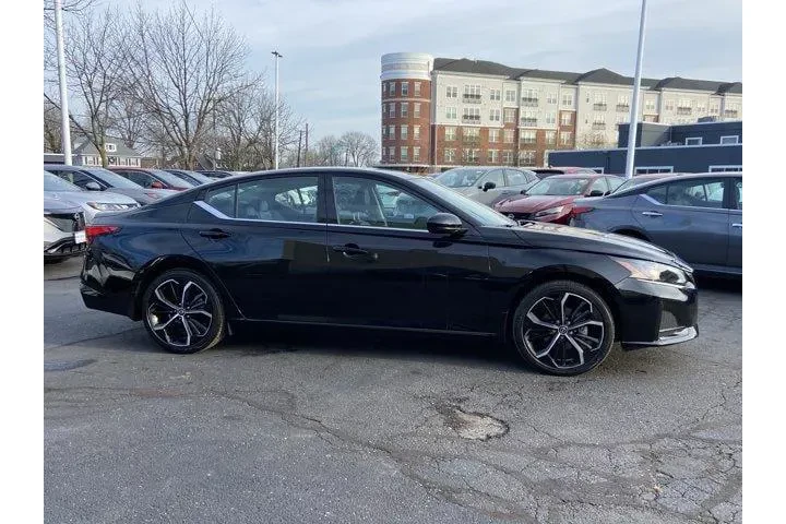 $19987 : Nissan Altima 2025 2.5 SR 4d image 3