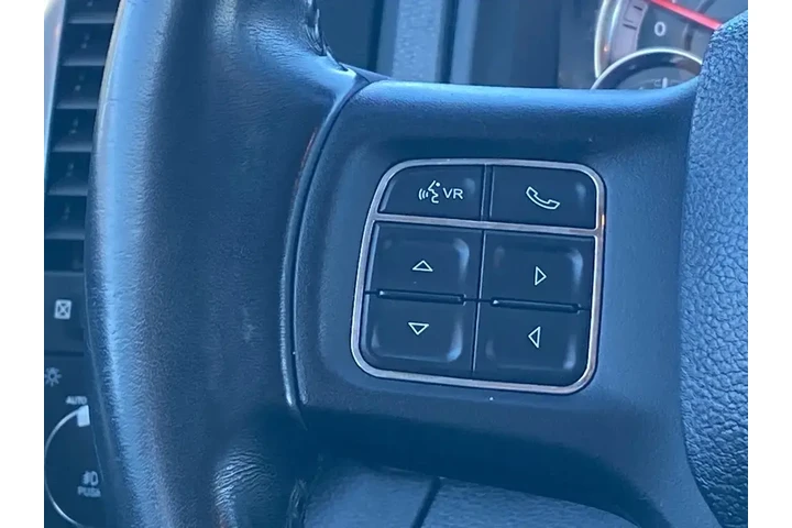 $28205 : Ram 1500 Classic 2019 4x4 Lo image 8