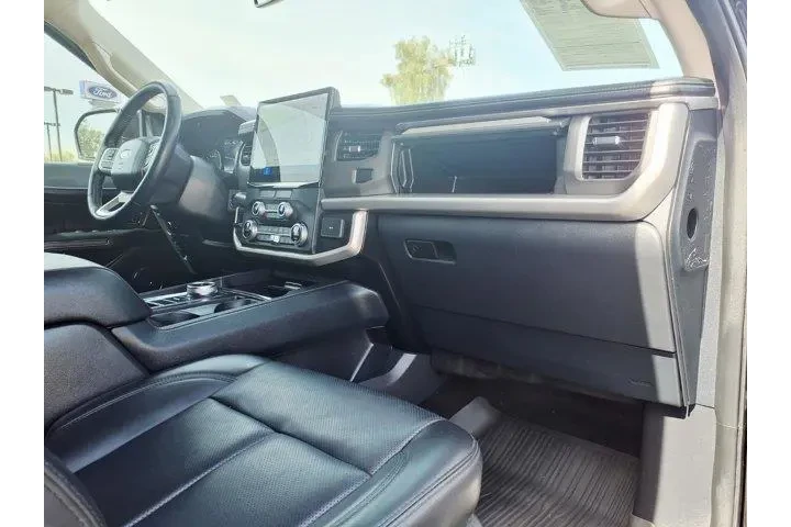$39944 : Ford Expedition 2023 4x2 XLT image 10