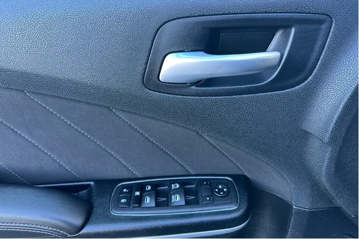 $27487 : Dodge Charger 2023 GT 4dr Se image 10