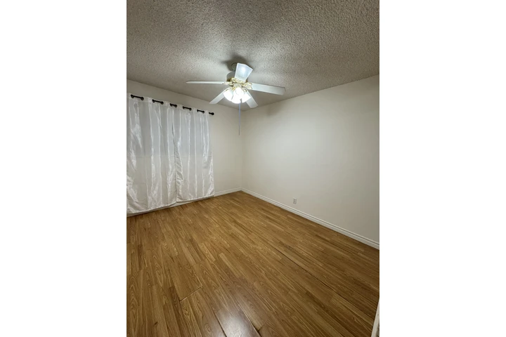$750 : Recámara en reseda SF valley image 2