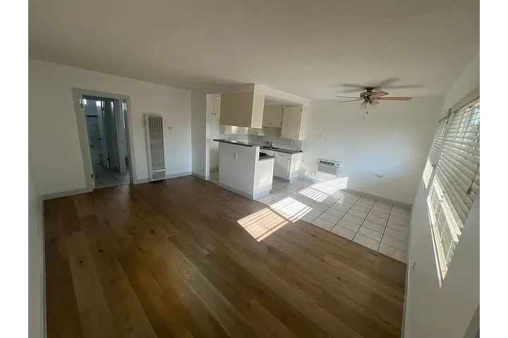 $1700 : This house is available image 2