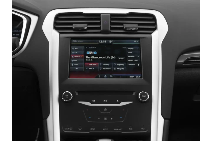 2016 Fusion SE image 10