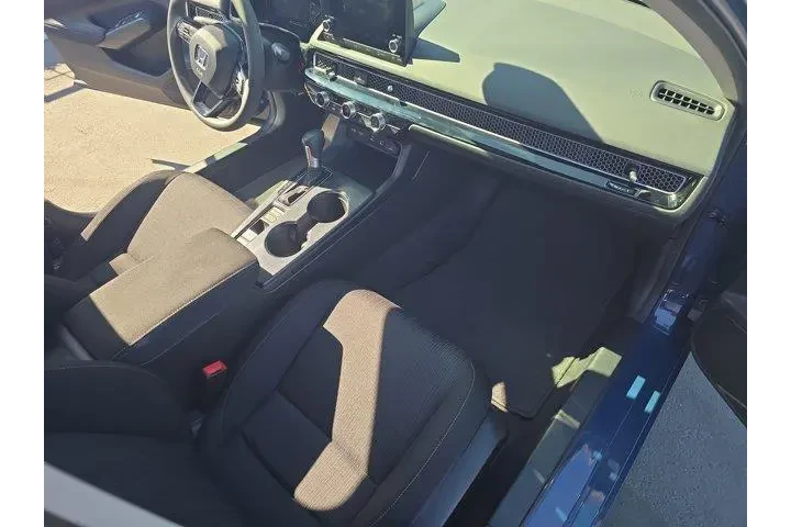 $22995 : Honda Civic 2025 LX 4dr Seda image 9