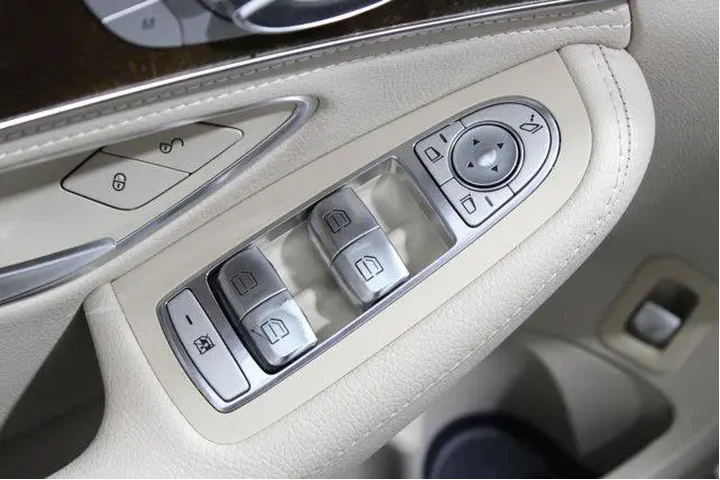 $17915 : Mercedes-Benz C-Class 2016 A image 4