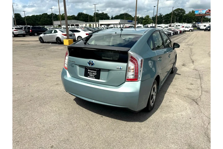 $5890 : 2012 Prius 5dr HB Three (Natl) image 2