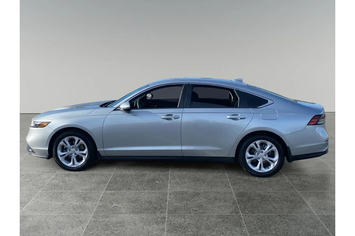 $31553 : Honda Accord 2025 LX 4dr Sed image 2