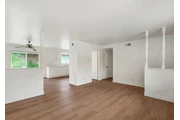 3428 E Hilltonia Dr, nestled en Los Angeles