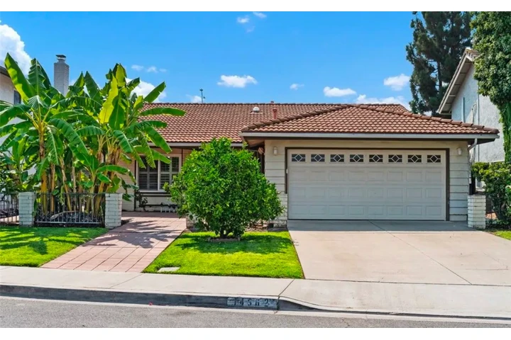$2450 : 3 Bedroom Home in Koreatown LA image 1